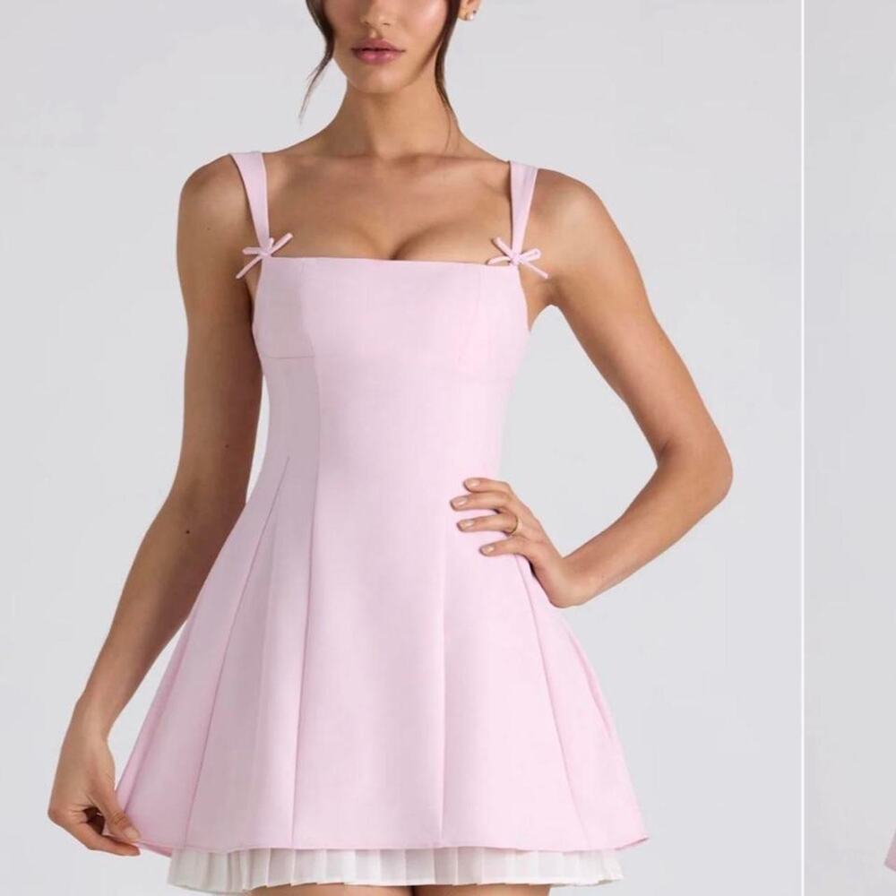 Oh Polly Cressida bow detail pleated a line mini dress in soft pink. Size 2